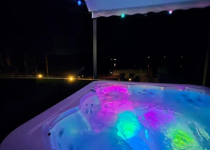 Huvilat Captains Riverside - Jacuzzi - Bbq Hut - Rovaniemi